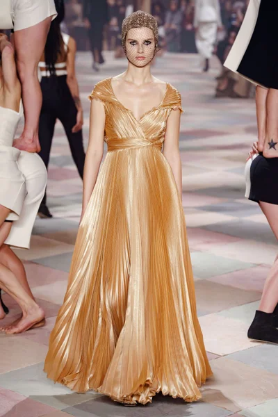 Look 13
